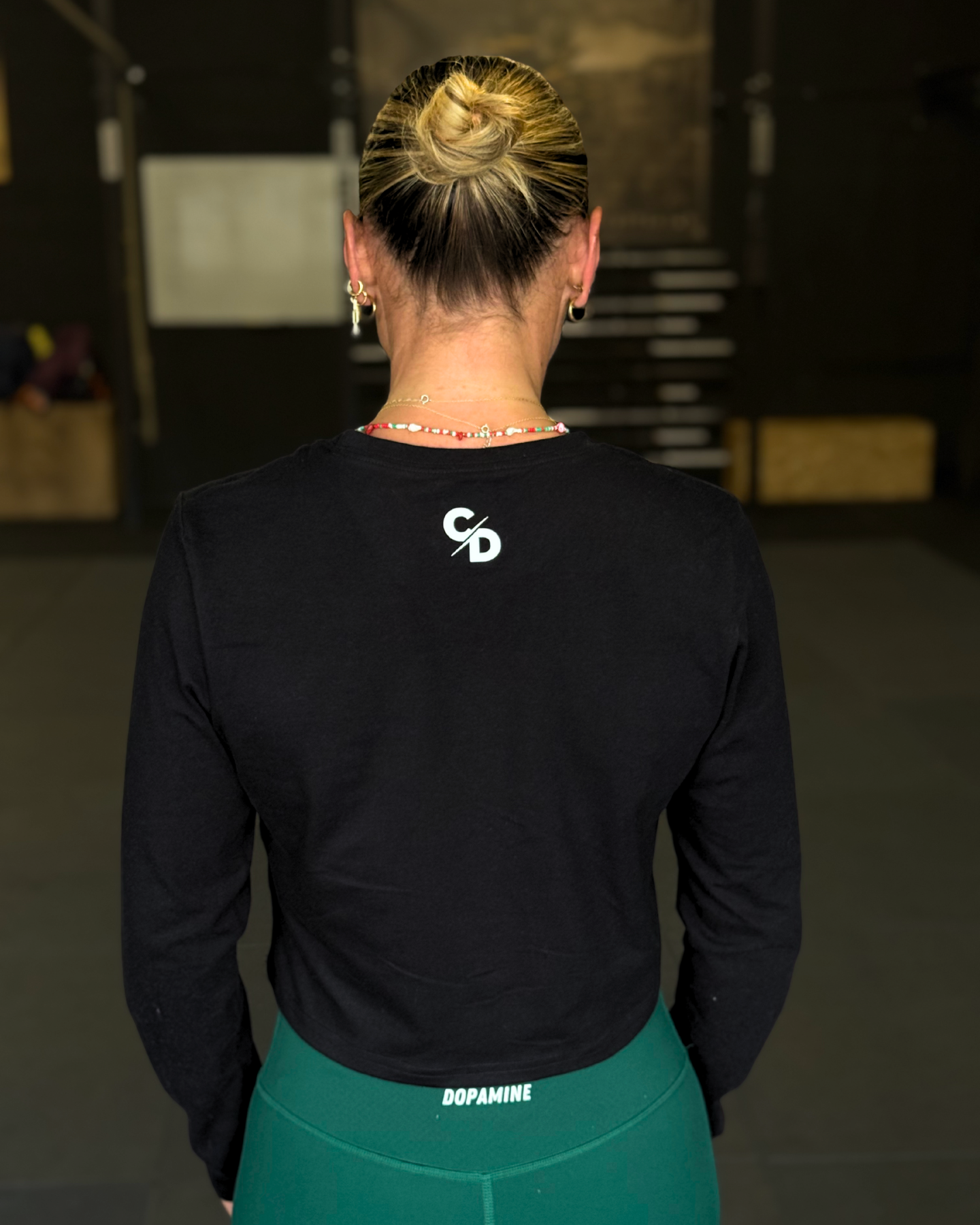 CROP TOP MANGA LARGA